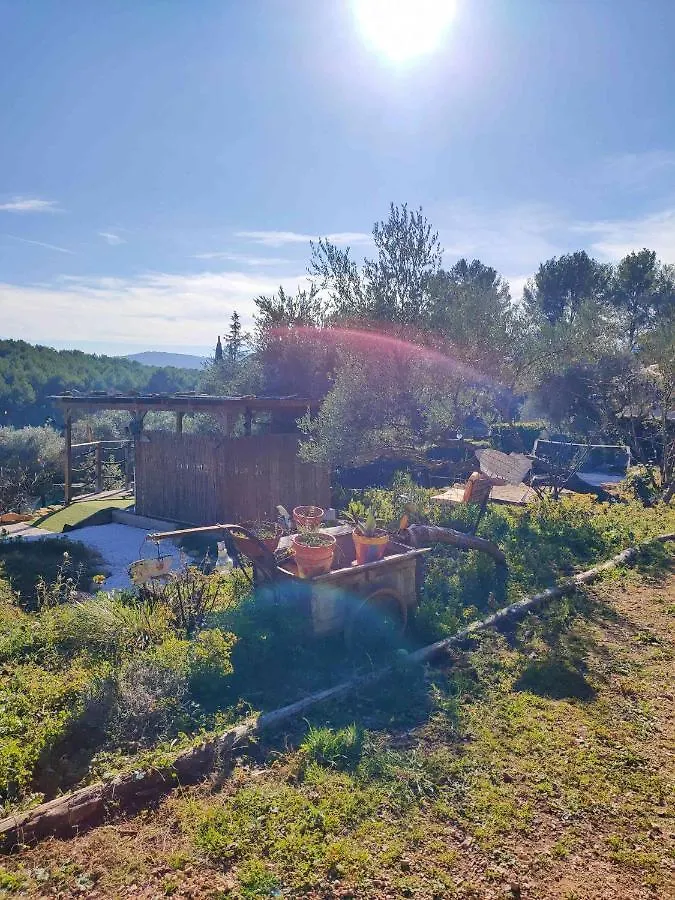 Arche De Noe Atypique, Boheme , Nature, Piscine Chauffee De Paques A Toussaint , Spa , Sauna , Loisirs Le Beausset Guest house