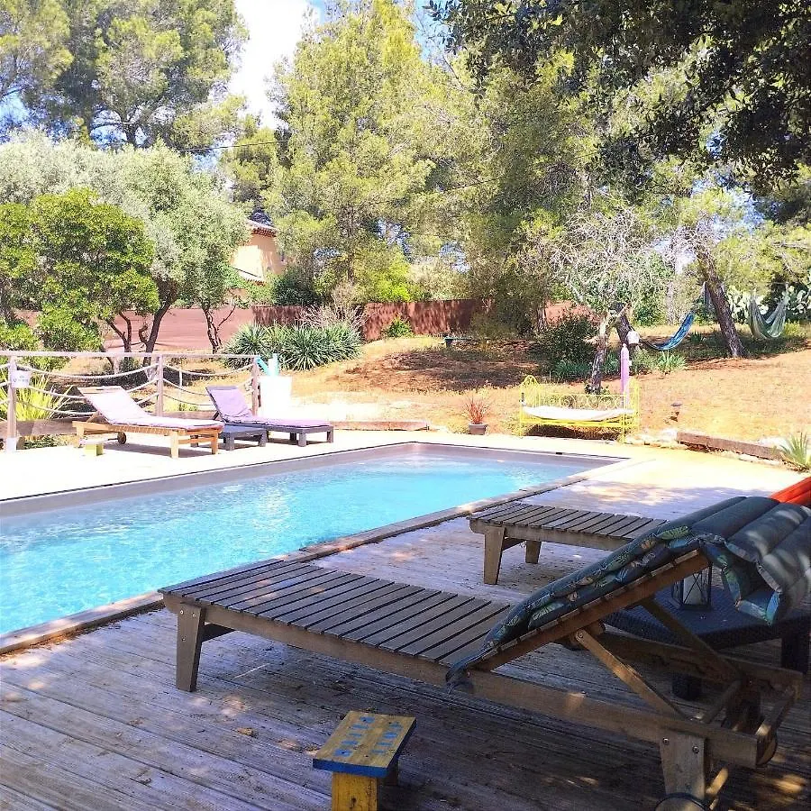 Arche De Noe Atypique, Boheme , Nature, Piscine Chauffee De Paques A Toussaint , Spa , Sauna , Loisirs Le Beausset Guest house