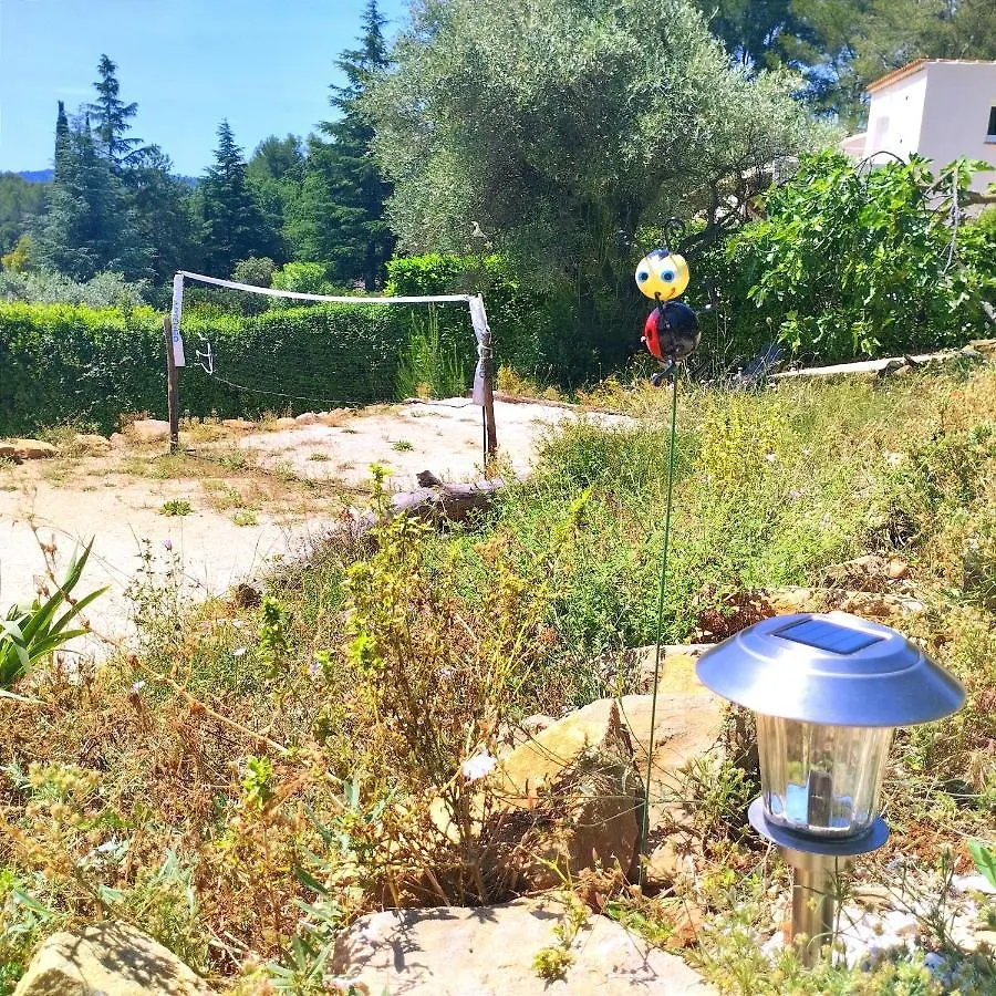 Arche De Noe Atypique, Boheme , Nature, Piscine Chauffee De Paques A Toussaint , Spa , Sauna , Loisirs Le Beausset Guest house